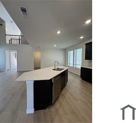 4 bed, 2208 sqft, $2,995 — Photo 4