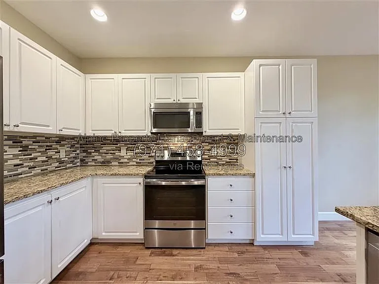 5758 NE Damsel Dr — Photo 9