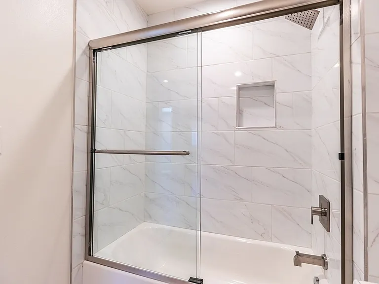 1737 S Longwood Ave — Photo 18