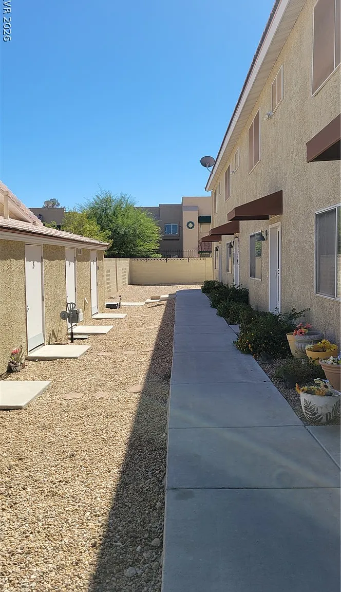 2 bed, 2.5 bath, 11566 sqft, $1,385 — Photo 3