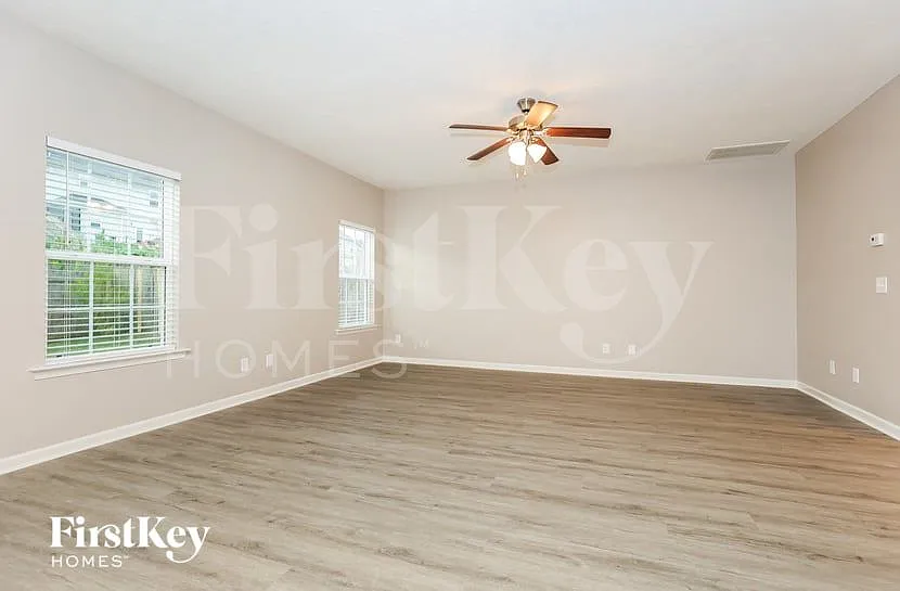 3 bed, 2.5 bath, 1679 sqft, $2,220 — Photo 3