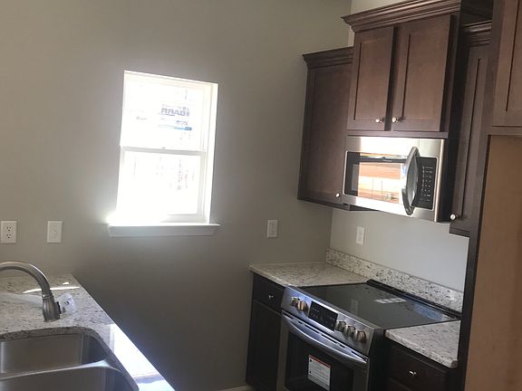5th image of 7 Henry Ln #7B