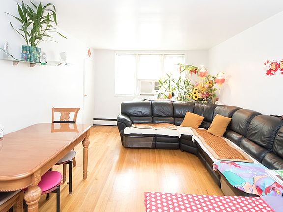 3rd image of 34-20 Parsons Blvd APT 2V