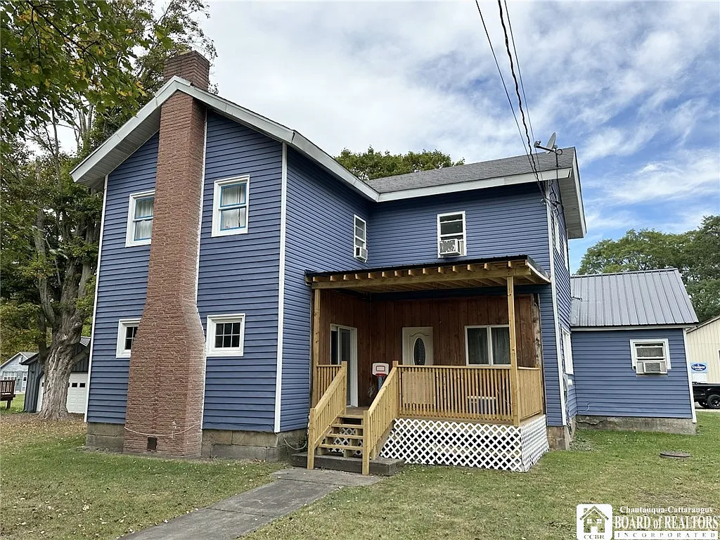 144 Main St photo 1