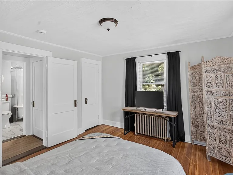 476 Providence St — Photo 32