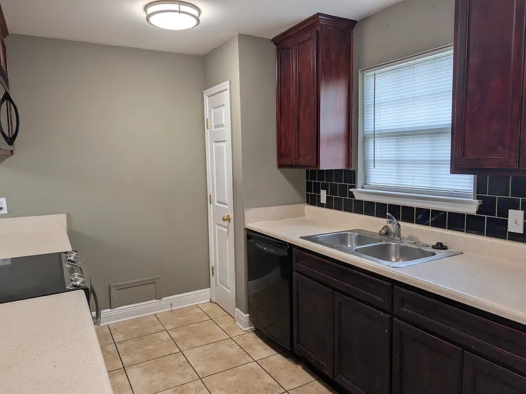 3327 Golden Rain Dr — Photo 26