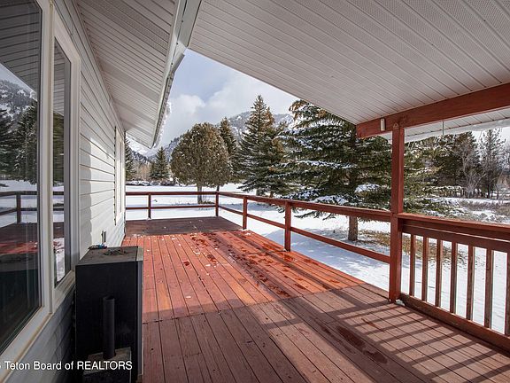 5th image of 385 Hardman Rd