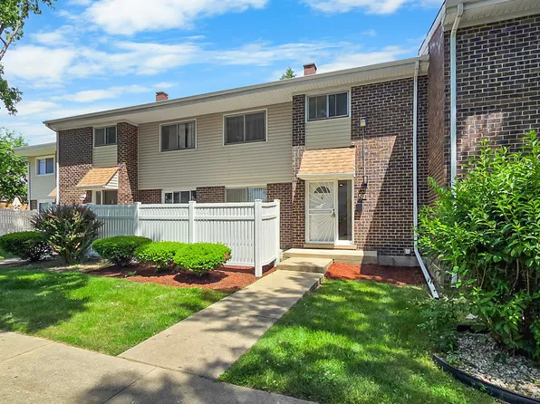 903 White Oak Ln, University Park, IL 60484