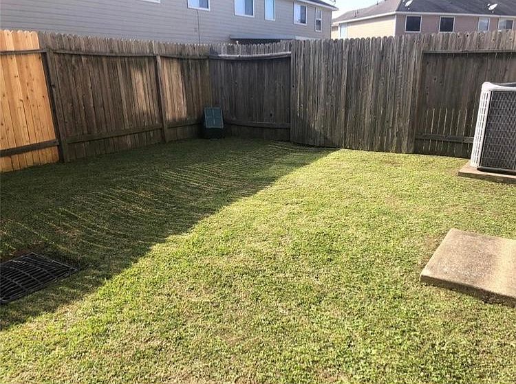 2nd image of 6019 Shadow Isle Ln