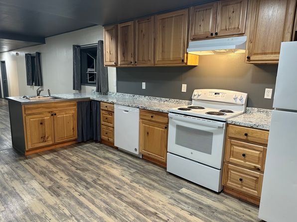 214 N Baker St TRAILER 32