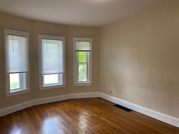 2nd image of 11819 Clifton Blvd