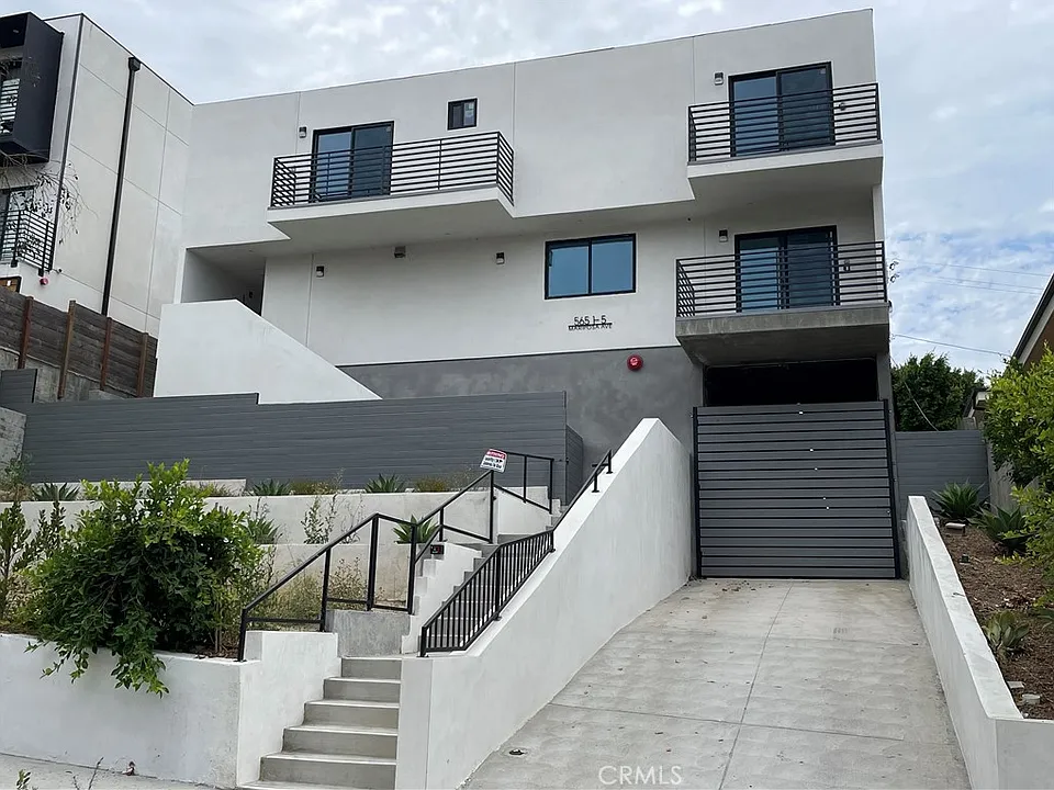 565 N Mariposa #B