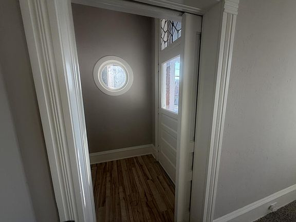 5th image of 425 W Silver St
