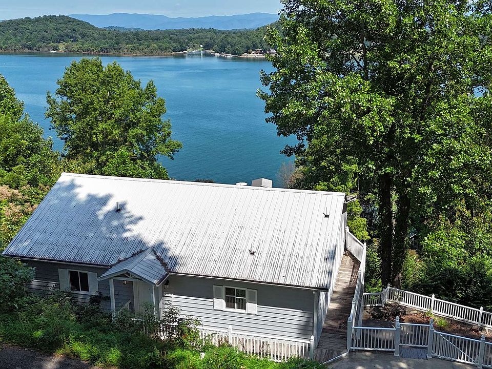1st image of 300 Overlook Dr