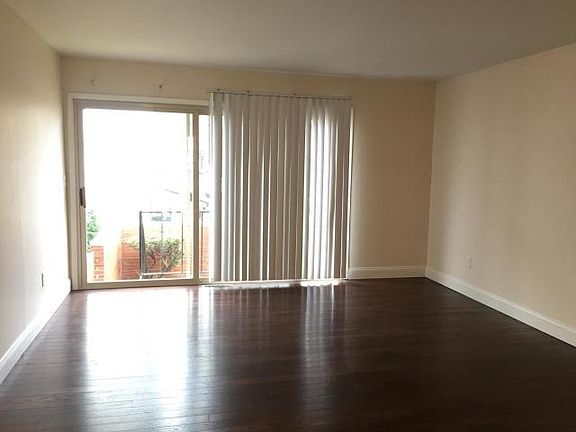 3rd image of 142 W 8th Ave