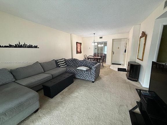 4th image of 4200 Hillcrest Dr APT 206