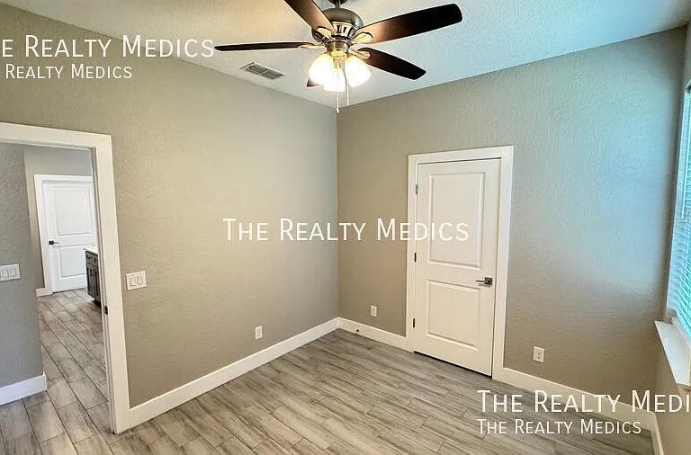 239 Hibiscus Ln — Photo 16