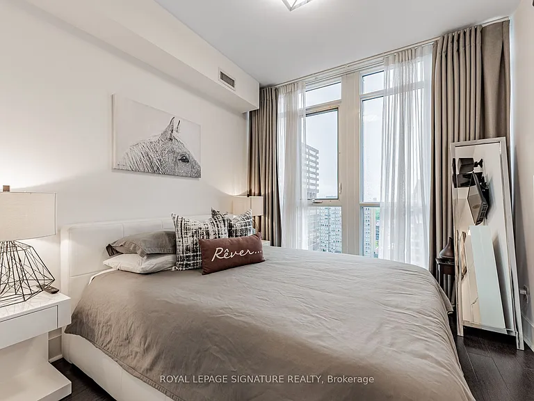 32 Davenport Rd #1303 — Photo 18