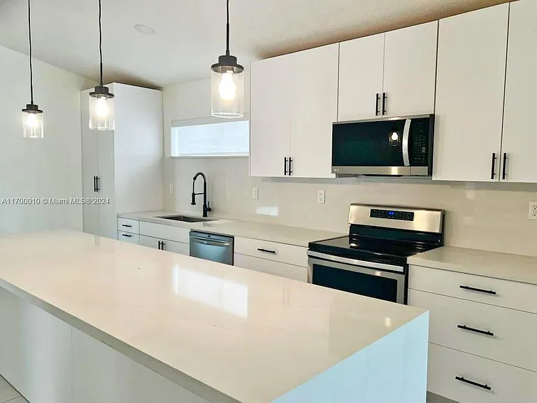 3129 W 73rd Pl — Photo 4