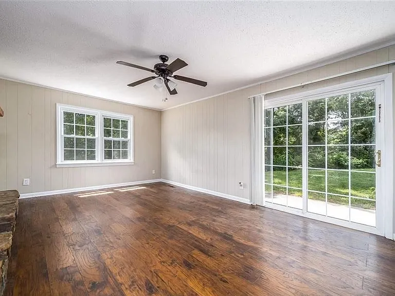 130 Maxanna Dr — Photo 3