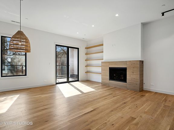 2nd image of 2820 W Lyndale St #2W