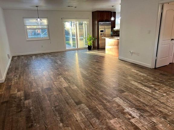 4th image of 1877 Meadow Ct