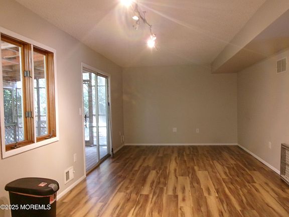 5th image of 965 Seabury Ct