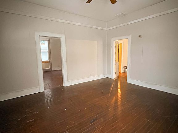 5th image of 505 W Main St