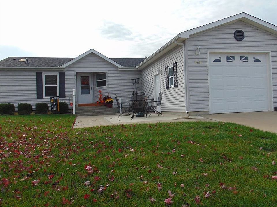 1st image of 415 NE Poplar Ct