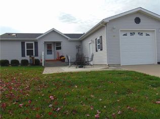 415 NE Poplar Ct, Oak Grove, MO 64075