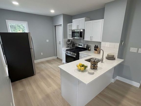 5th image of 270 Homecrest Ave