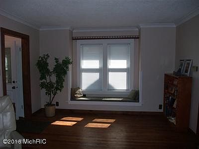 5th image of 2271 Morton Ave
