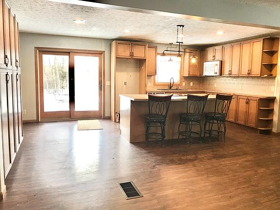 3rd image of 109 Wildflower Ln