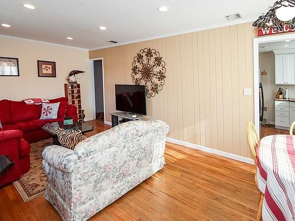 4th image of 11 Emily St