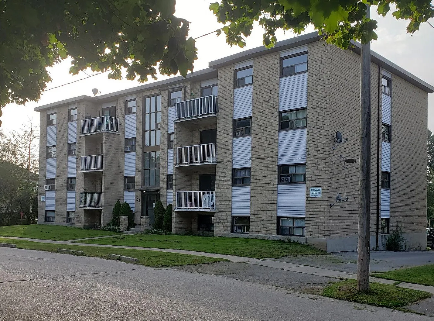 Mausser Manor — Photo 1