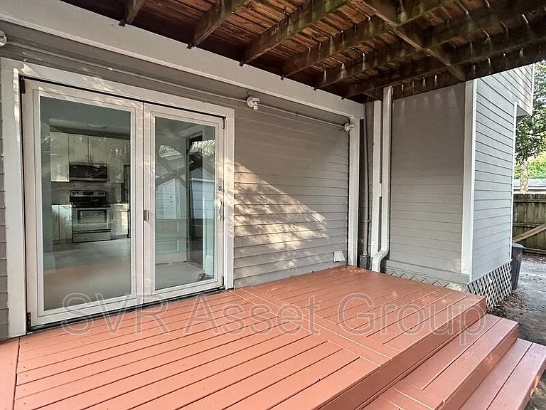1758 Greenwood Ave — Photo 11