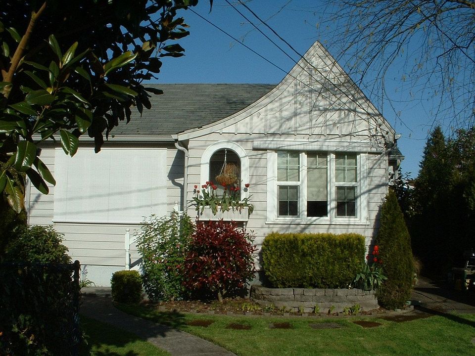 Darling English style cottage home