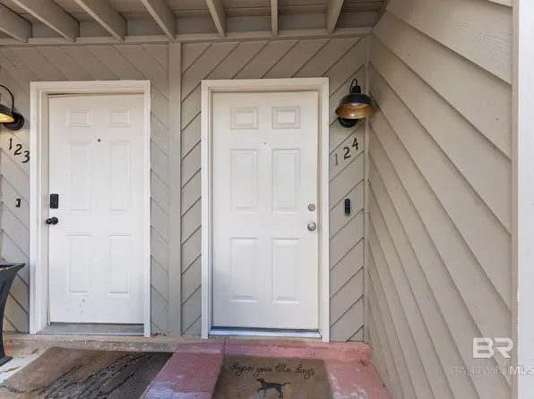 512 Lake Forest Blvd APT 124F, Daphne, AL 36526