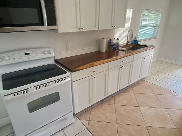 2512 N Dixie Fwy — Photo 9