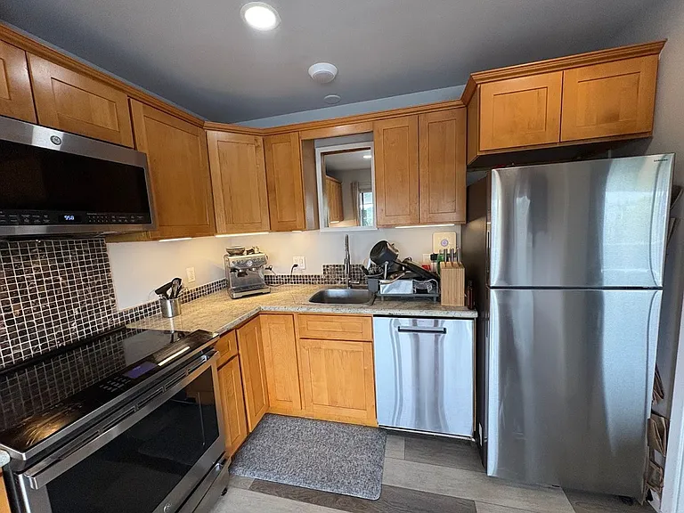 339 Broadway #215 — Photo 7