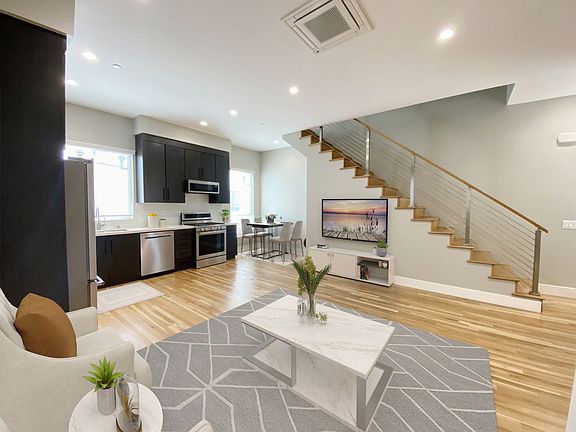 5th image of 2961 E St #12