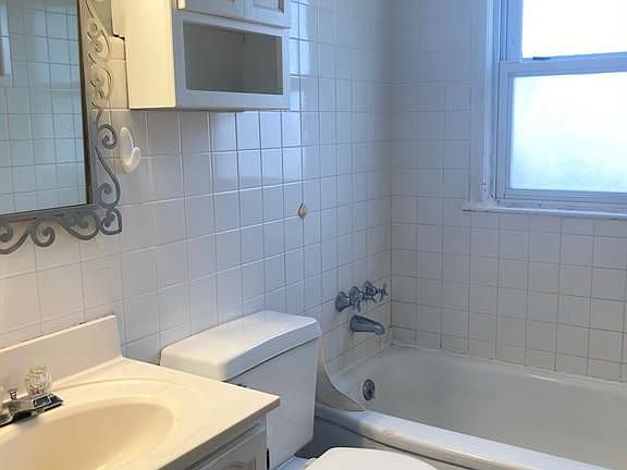 5th image of 1483 E Maxlow Ave