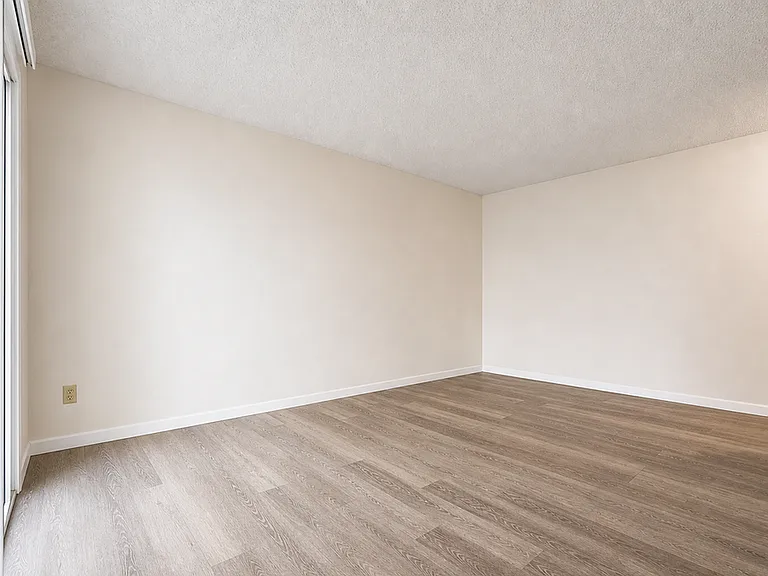 2540 College Ave — Photo 10