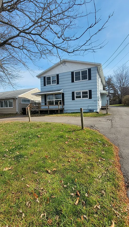 3 bed, 2340 sqft, $1,500 — Photo 1