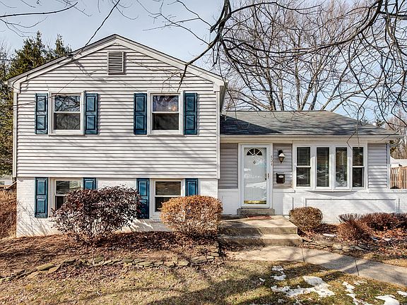 2nd image of 804 Lyon Pl