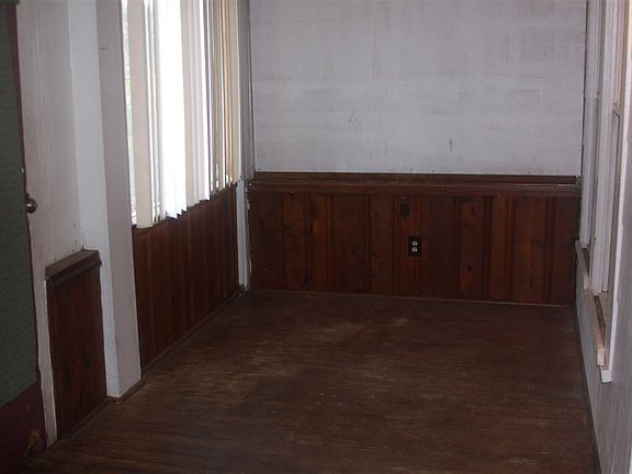 2nd image of 3100 W Gonzalez St