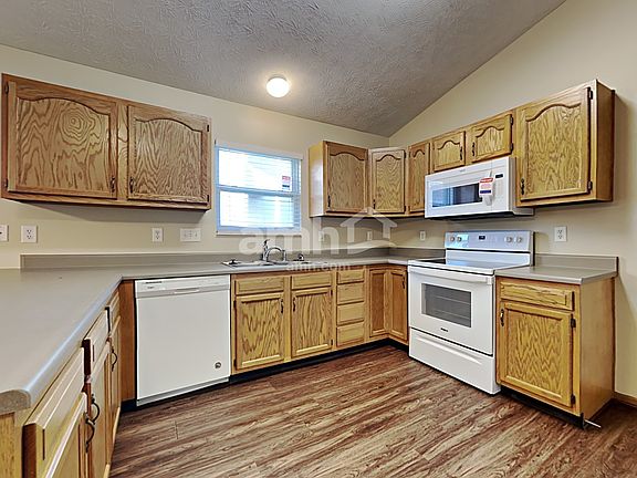 4th image of 939 Delhi Dr