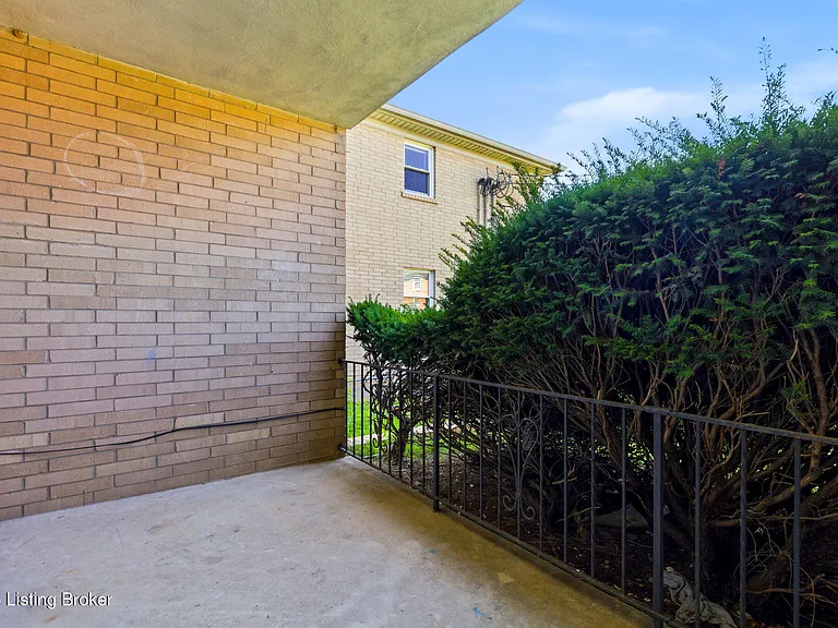 319 Idlewylde Dr #4 — Photo 11