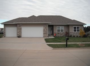 800 15th Ave SW, Mount Vernon, IA 52314