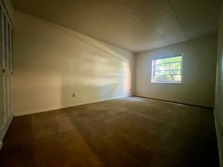 360 Maryland Ave — Photo 5